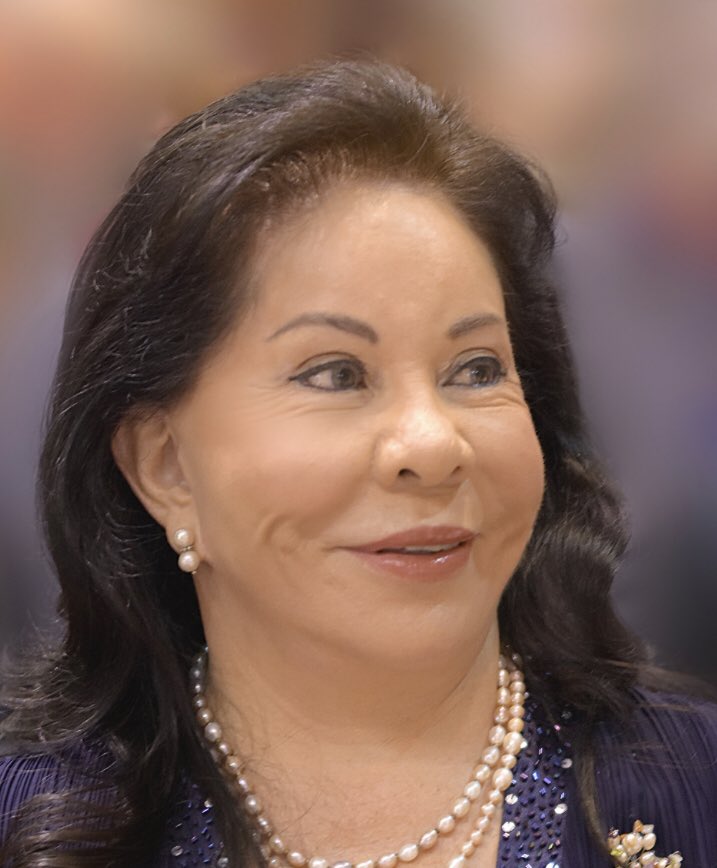 suarezduranrica's tweet photo. Esta es la multimillonaria pastora María Luisa piraquive, dueña de la marca “MIRA”que debe regañar a su senadora que ayudó a hundir la reforma laboral ! Por que los creyentes trabajadores ganarían más y por ende el diezmo sería más alto ! Hasta ella se perjudicó https://t.co/CC0cPbTukf