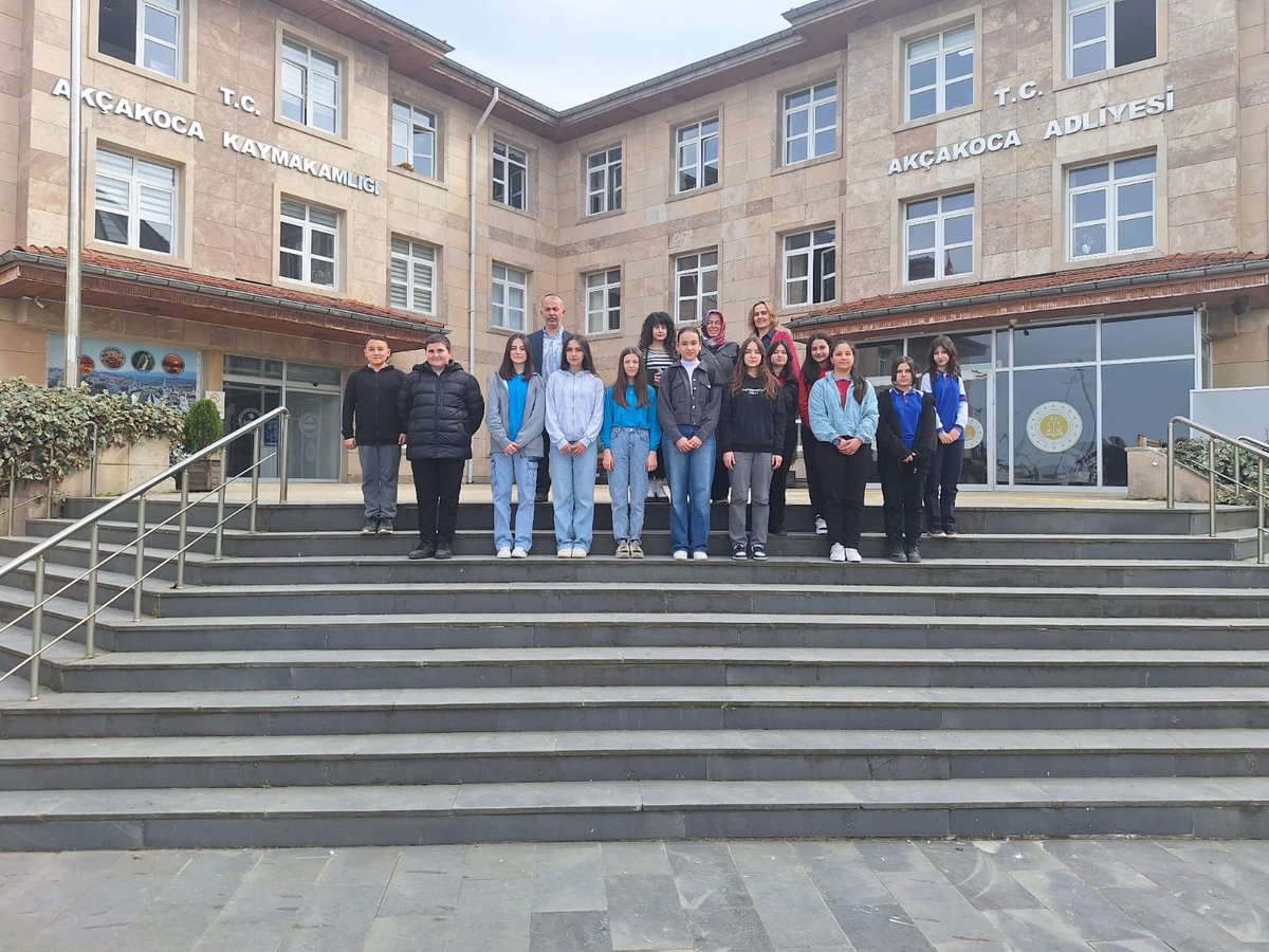 CilimliProje's tweet photo. Çilimli Kaymakamlığı Proje Ofisi olarak Mesleklerin Tanıtımı kapsamında,8.sınıf öğrencilerimiz ile birlikte Akçakoca İlçe Adliyesini ziyaret ettik.
@ValiSelcukAslan https://t.co/zEepGp7qdY