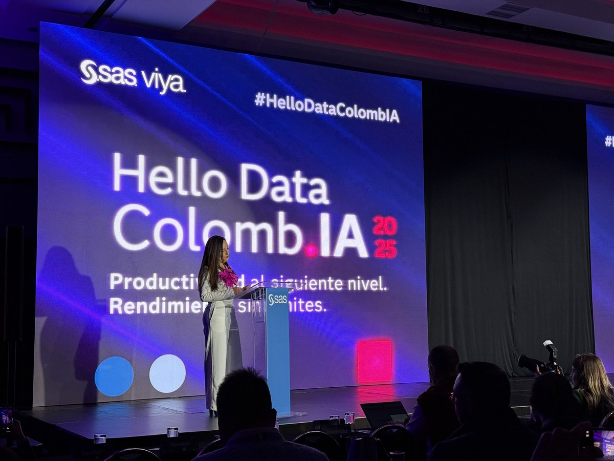 mottafabian's tweet image. Sandra Hernández, Senior Marketing Manager de @SASColombia, da inicio a esta segunda edición de #HelloDataColombIA.“Este evento es un llamado a elevar la productividad con IA, celebrar el liderazgo y reconocer el impacto de las mujeres en la transformación digital”.