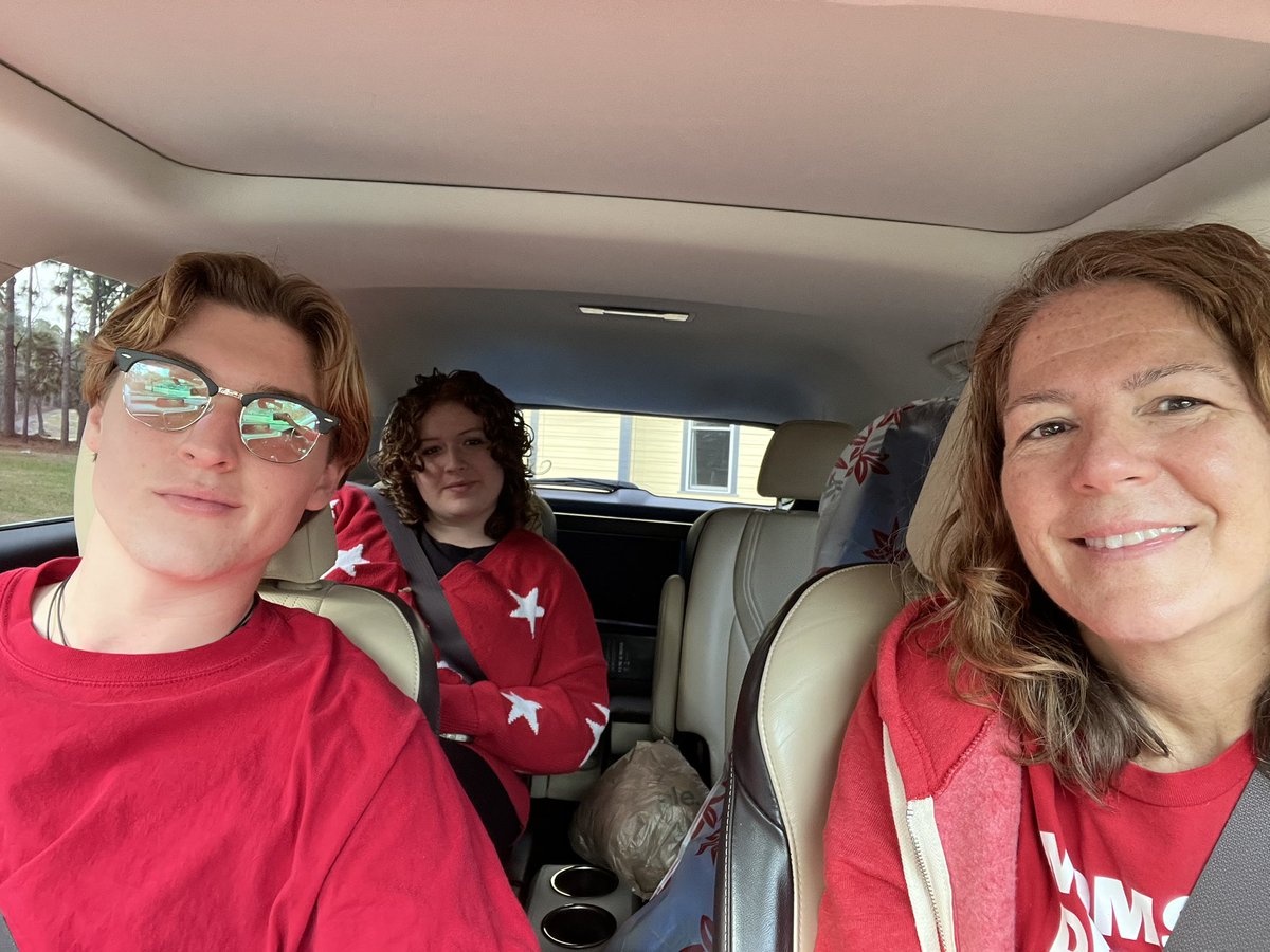 SodaCityMomOf2 🐝 (@sodacitymomof2) on Twitter photo On our way with <a href="/TOTHEMOUNTAlNS/">MEZ 𖤓</a> and <a href="/DavidVandelay/">David Vandelay</a> to meet <a href="/MomsDemand/">Moms Demand Action</a> and <a href="/StudentsDemand/">Students Demand Action</a> volunteers from across South Carolina at the Statehouse to talk to our legislators about common sense gun laws!
#MomsAreEverywhere #SCPol On our way with <a href="/TOTHEMOUNTAlNS/">MEZ 𖤓</a> and <a href="/DavidVandelay/">David Vandelay</a> to meet <a href="/MomsDemand/">Moms Demand Action</a> and <a href="/StudentsDemand/">Students Demand Action</a> volunteers from across South Carolina at the Statehouse to talk to our legislators about common sense gun laws!
#MomsAreEverywhere #SCPol