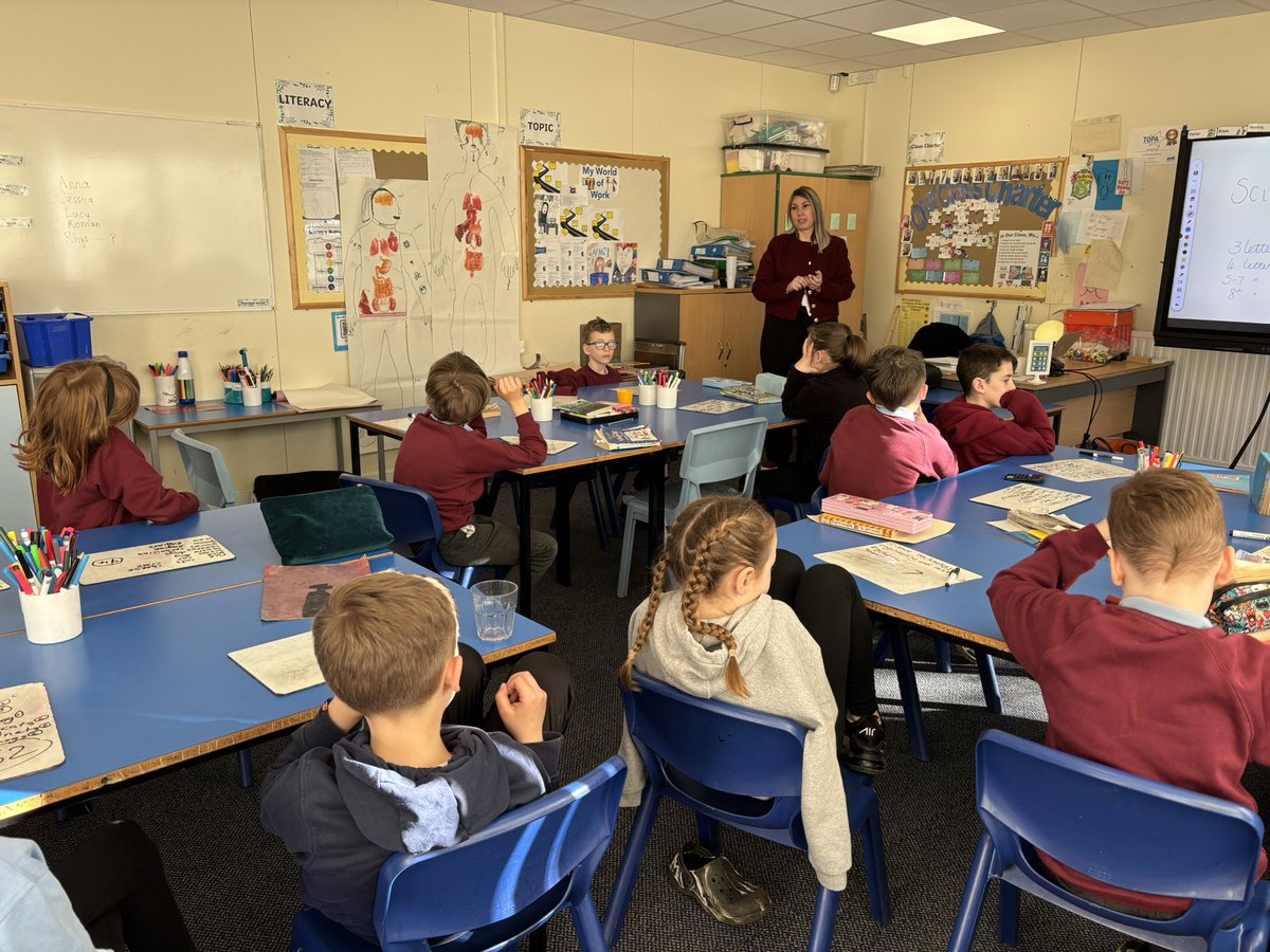 crosshill_ps's tweet image. Class 2 enjoyed a visit from an occupational therapist this morning who told us all about their role and journey. #STEM #CrosshillClass2