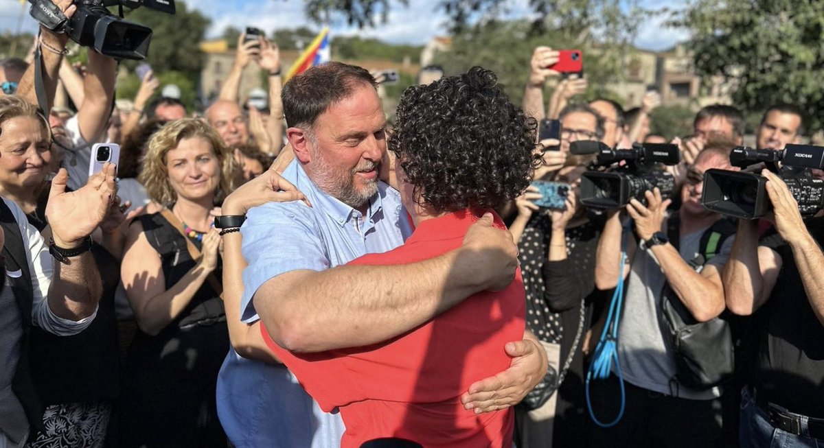 Albert Prat Viver (@albertpratviver) on Twitter photo Oriol Junqueras i Marta Rovira coincidiran públicament el cap de setmana 8 mesos després d'aquesta foto. L'exsecretària general d'ERC assistirà al congrés de Martorell com a militant. Fora del focus, tots dos s'han reunit per fer el traspàs de poders.
<a href="/CatalunyaRadio/">Catalunya Ràdio</a> Oriol Junqueras i Marta Rovira coincidiran públicament el cap de setmana 8 mesos després d'aquesta foto. L'exsecretària general d'ERC assistirà al congrés de Martorell com a militant. Fora del focus, tots dos s'han reunit per fer el traspàs de poders.
<a href="/CatalunyaRadio/">Catalunya Ràdio</a>