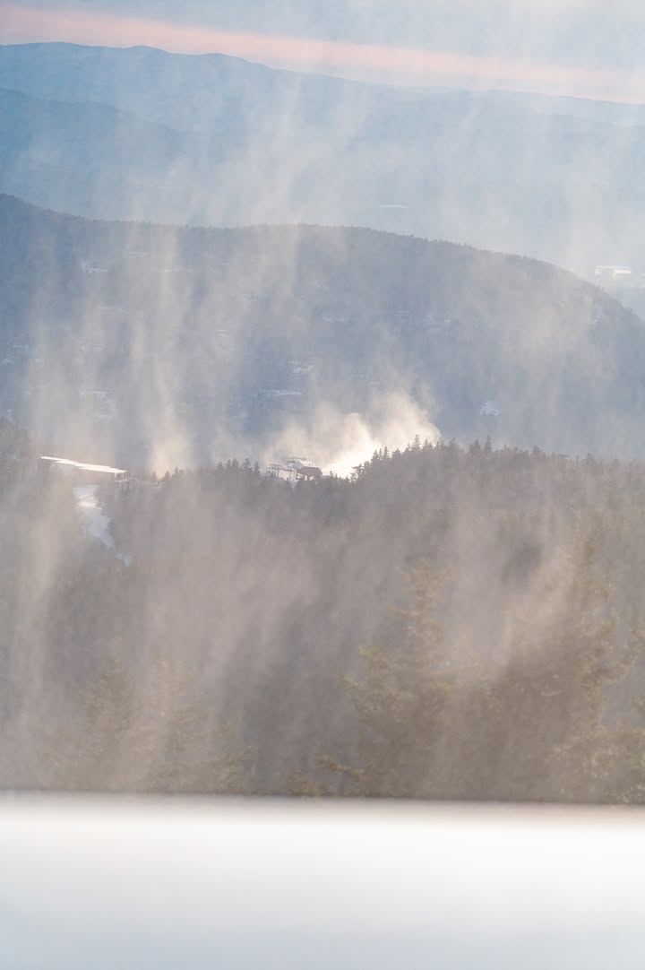 sundayriver's tweet photo. Snowmaking in March? You friggin bet. https://t.co/qprWvkZT4T