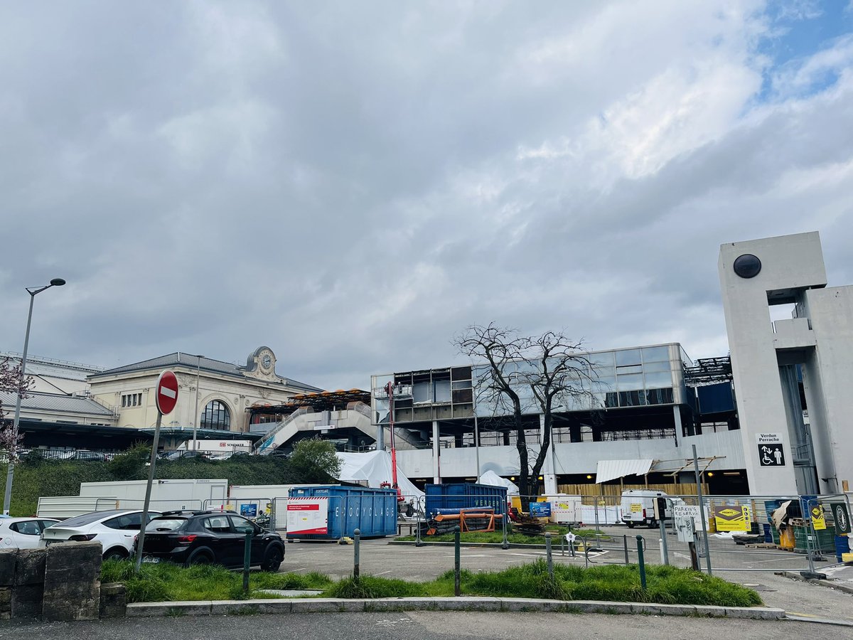 Le grignotage a bien commencé 
👷🏻🚧 🏗️