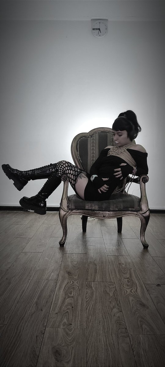 Tiny Chair

Okey, te gustaría estar en mi silla?