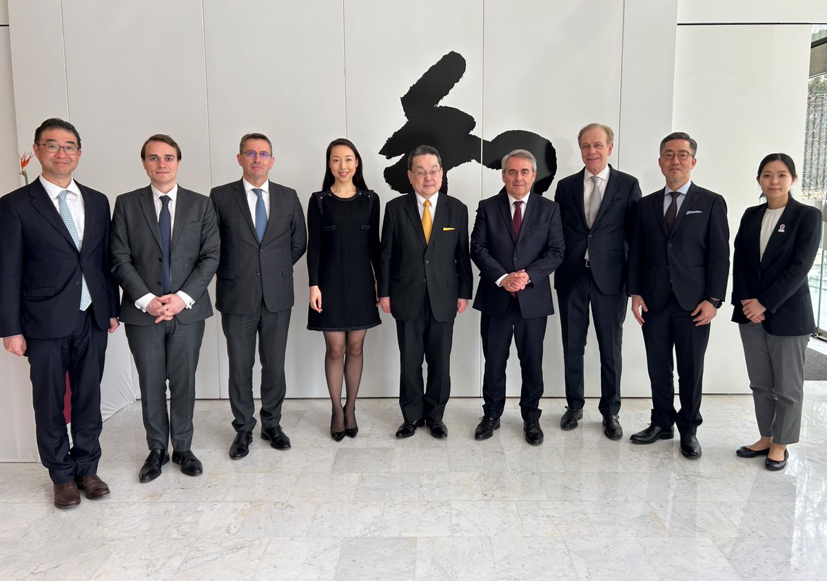 Ambassade du Japon en France (@ambjaponfr) on Twitter photo Ce 12/03, l'<a href="/ambshimokawa/">SHIMOKAWA Makita</a> a reçu M. le Président de la Région <a href="/hautsdefrance/">Région Hauts-de-France</a> <a href="/xavierbertrand/">Xavier Bertrand</a> lors d'un déjeuner en sa résidence.
Ils ont eu un échange approfondi sur les relations que la Région entretient avec le Japon, puis sur l'actualité française et internationale. Ce 12/03, l'<a href="/ambshimokawa/">SHIMOKAWA Makita</a> a reçu M. le Président de la Région <a href="/hautsdefrance/">Région Hauts-de-France</a> <a href="/xavierbertrand/">Xavier Bertrand</a> lors d'un déjeuner en sa résidence.
Ils ont eu un échange approfondi sur les relations que la Région entretient avec le Japon, puis sur l'actualité française et internationale.