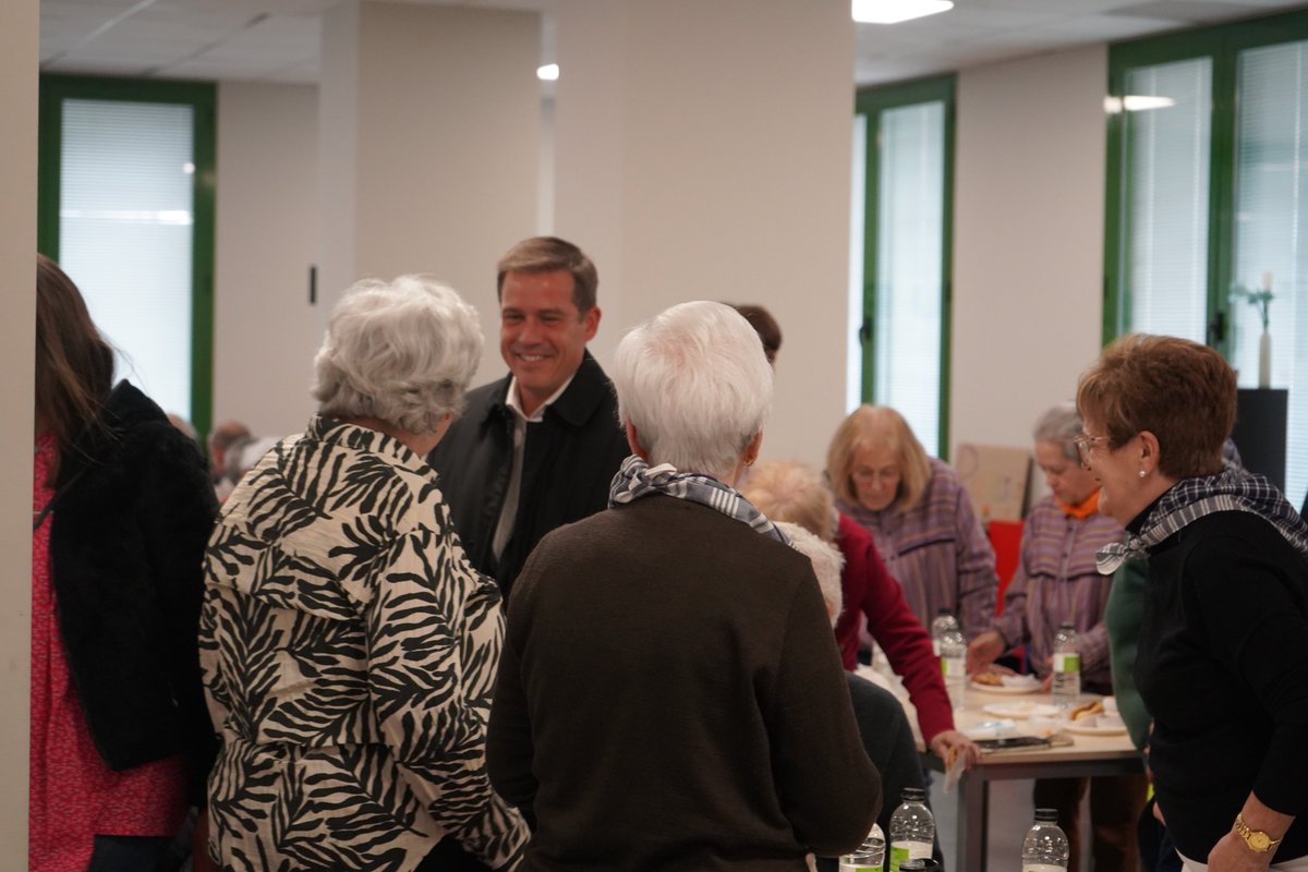 Xativa's tweet image. 🔥L&apos;alcalde de Xàtiva Roger Cerdà, la primera tinenta d&apos;alcalde Amor Amorós i la regidora de Cultura Festiva Maria Beltrán han visitat aquest matí a les persones usuàries dels programes #Mentalis i #SASEM, per tal de desitjar-los unes bones falles.