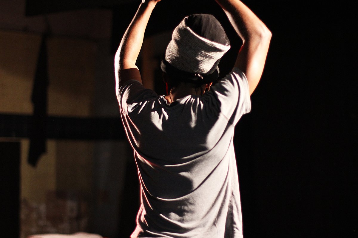 VolcanoUK's tweet image. Diolch am eich ceisiadau! Mwy o newyddion yn fuan. / Thanks for your applications! More news soon... #theshapeofthingstocome #theroom
Lluniau / images (Tymor 2024 season)
1. Elin Phillips - Nythu
2. Akeim Toussaint Buck - Sanc
3. Christopher Elson - This Museum is a Spaceship