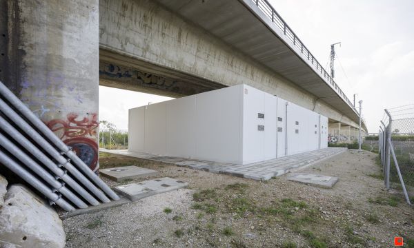 The Orihuela building is one of the eight technical buildings belonging to the High Speed ​​Line that connects Monforte del Cid (Alicante) with Murcia capital
Alpha carried out the Project and Construction Management works.

Photo <a href="/fernando_alda/">Fernando Alda</a> 

#architecture #orihuela #railway
