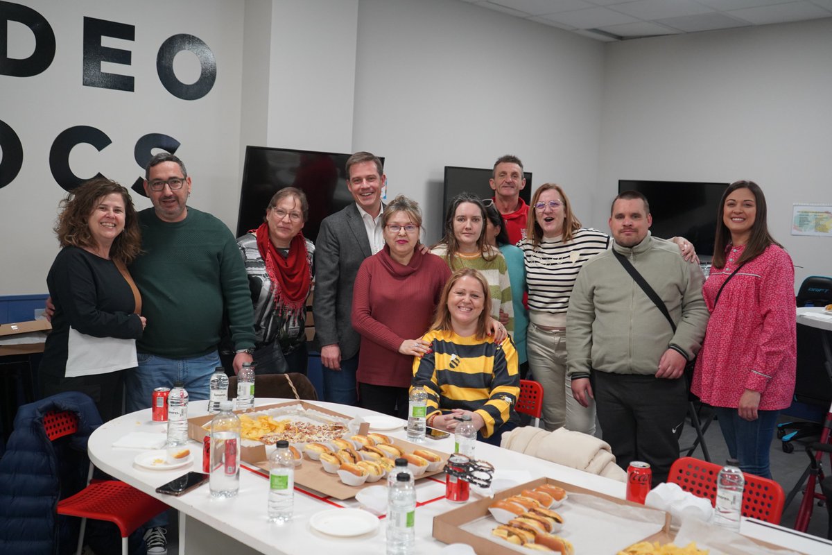 Xativa's tweet image. 🔥L&apos;alcalde de Xàtiva Roger Cerdà, la primera tinenta d&apos;alcalde Amor Amorós i la regidora de Cultura Festiva Maria Beltrán han visitat aquest matí a les persones usuàries dels programes #Mentalis i #SASEM, per tal de desitjar-los unes bones falles.