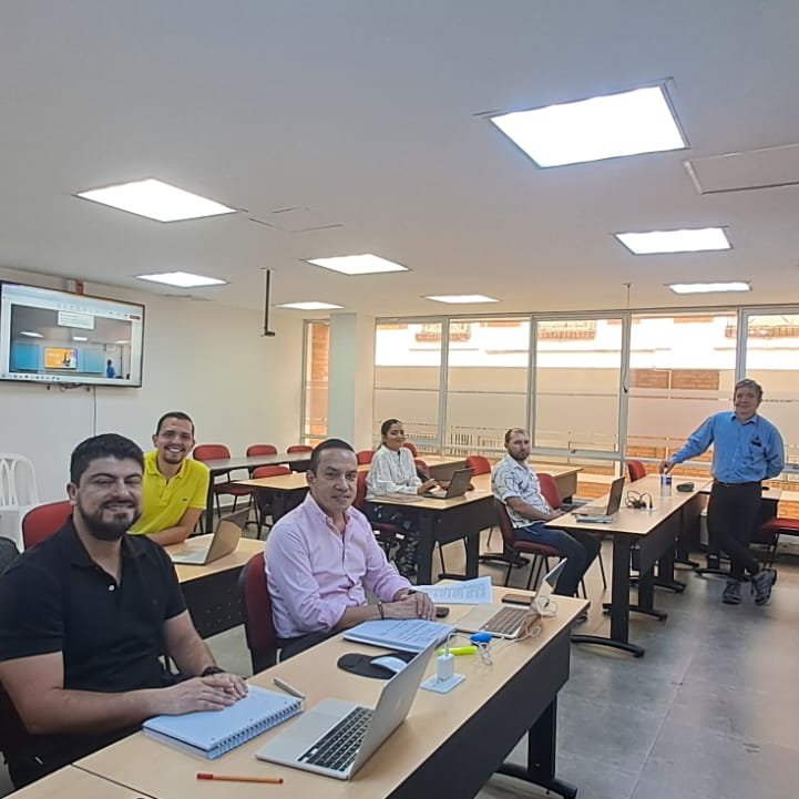 Hoy iniciamos nuestro tercer semestre de la Maestría en Políticas Públicas y Desarrollo, con la Cohorte VIII. Bienvenidos de nuevo estudiantes.