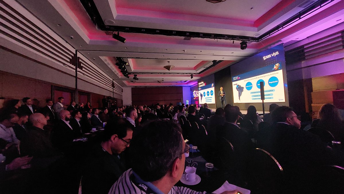 RevistaClevelCO's tweet image. En este sentido, Fainstein comenta que la adopción tecnológica es fundamental para los diferentes pilares de las empresas. &quot;Estamos avanzando en la consolidación de esta importancia en la región, consolidando a Colombia como HUB de Inteligencia Artificial&quot; . 

#HelloDataColombIA