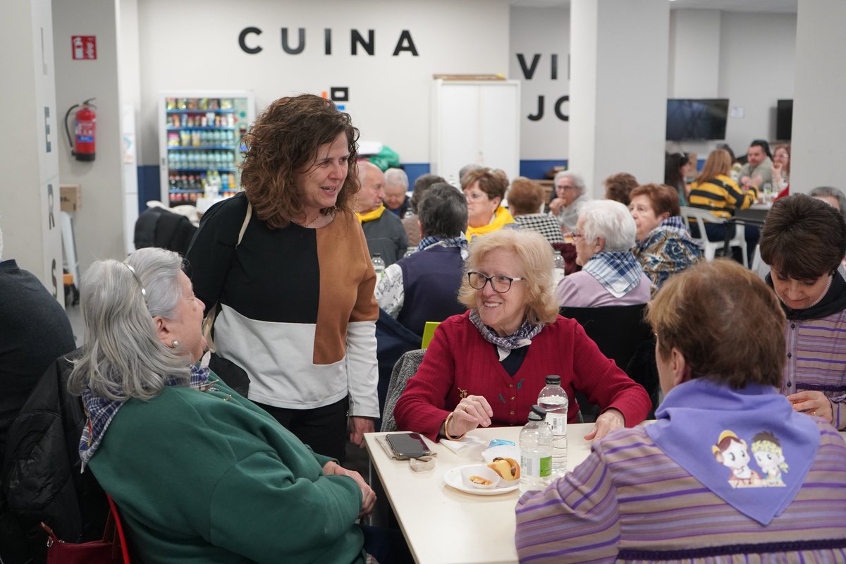 Xativa's tweet image. 🔥L&apos;alcalde de Xàtiva Roger Cerdà, la primera tinenta d&apos;alcalde Amor Amorós i la regidora de Cultura Festiva Maria Beltrán han visitat aquest matí a les persones usuàries dels programes #Mentalis i #SASEM, per tal de desitjar-los unes bones falles.