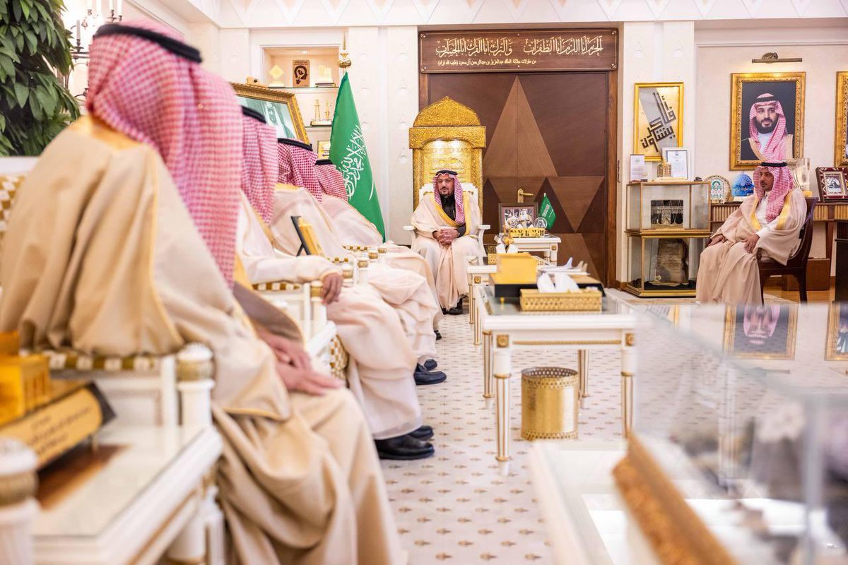 تشرفت اليوم بلقاء صاحب السمو الملكي الأمير الدكتور فيصل بن مشعل بن سعود بن عبدالعزيز أمير منطقة القصيم؛ وإطلاع سموه على جهود #التأمينات_الاجتماعية في تعزيز الحماية التأمينية للعملاء وأصحاب العمل، والارتقاء بجودة الخدمات المقدمة، مثمنًا دعم سموه وحرصه على تطوير منظومة التأمين