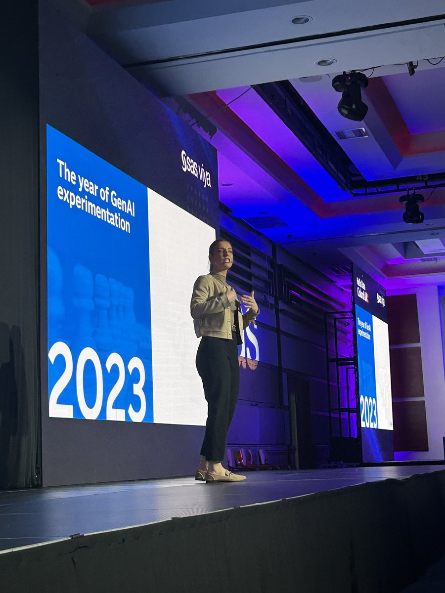 Sas_Colombia's tweet image. #AEstaHora Marinela Profi, Global AI &amp;amp; Generative AI Market Strategy Lead en SAS, habla sobre los Modelos de Lenguaje Grande (LLM) y cómo por sí solos no resuelven problemas empresariales.

#HelloDataColombIA