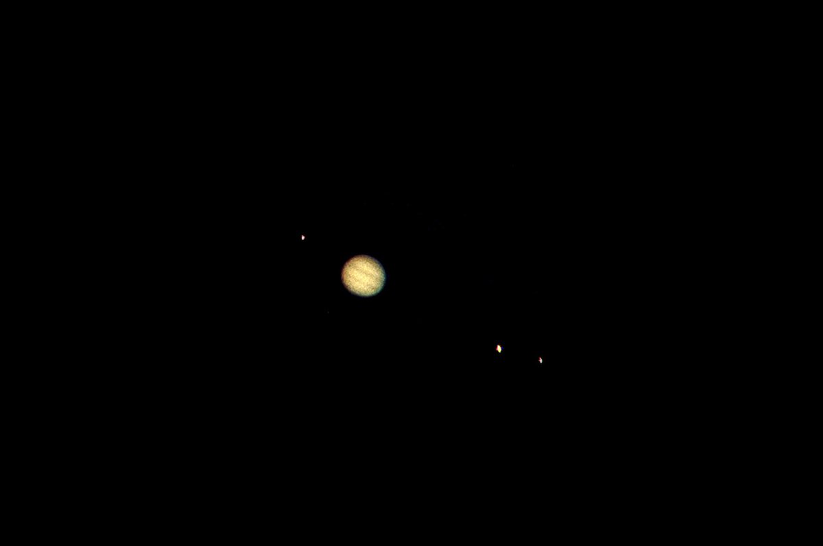 smartphone_astr's tweet image. From our new member New Horizons / #I am an aspiring space photographer. Here is my photo of #Jupiter &amp;amp; the #Galilean #moons. 14.12.2024
#SkyWatcher BK 707 AZ2, Eyepiece 10 mm, Barlow 2x. 
- Xiaomi #Redmi 10. Nizhny Novgorod #Russia / @onlyastrophoto #smartphone_astrophotography