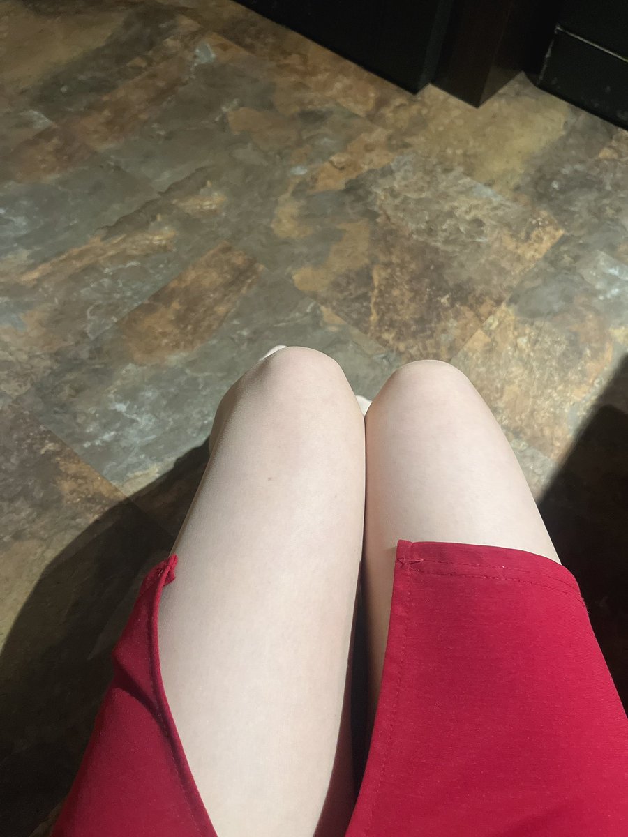 照明💡明るいよ🔆

#脚フェチ
#脚
#あし
#脚フェチさんと繋がりたい
#ストッキングフェチ
#生足