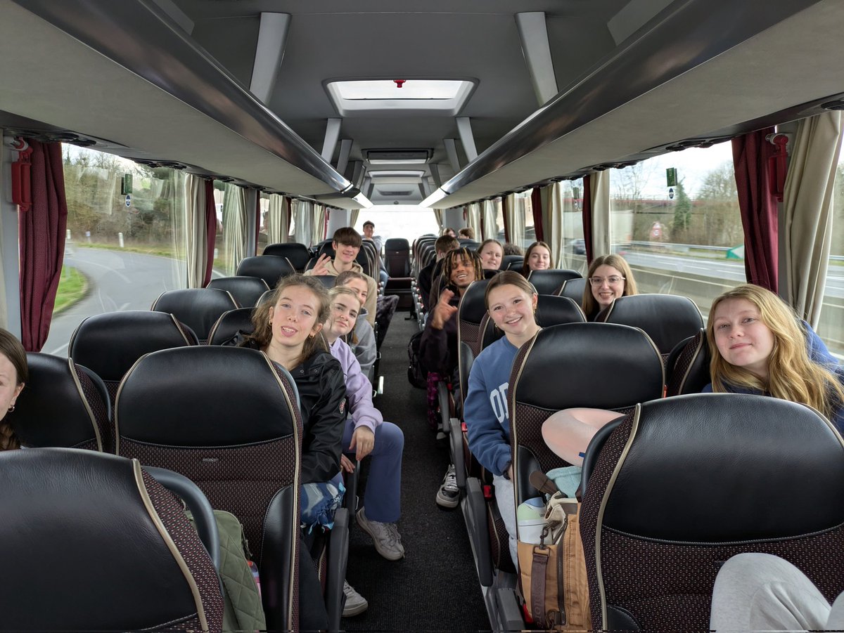 FrExchange's tweet photo. Arrived in France, now on the bus to Saint-Quentin ! #onyva #bonjourfrance https://t.co/NhWgOeVVKj