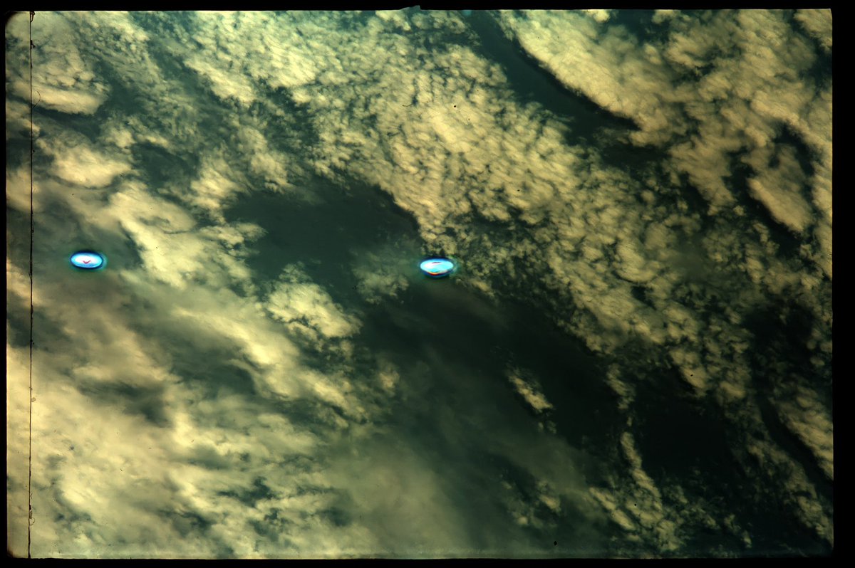 Arnfden0's tweet photo. #uapX #ufoX #ufotwitter #uaptwitter #NHItwitter #weareNOTalone #endUAPsecrecy #ovnis #NHIs #NOTmadebyhumanhands #UAPhearings #Imminent #ImmaculateConstellation #NationalArchives 

Compare to these photographed by NASA inside Earth’s orbit: https://t.co/VrhnvTj8i1