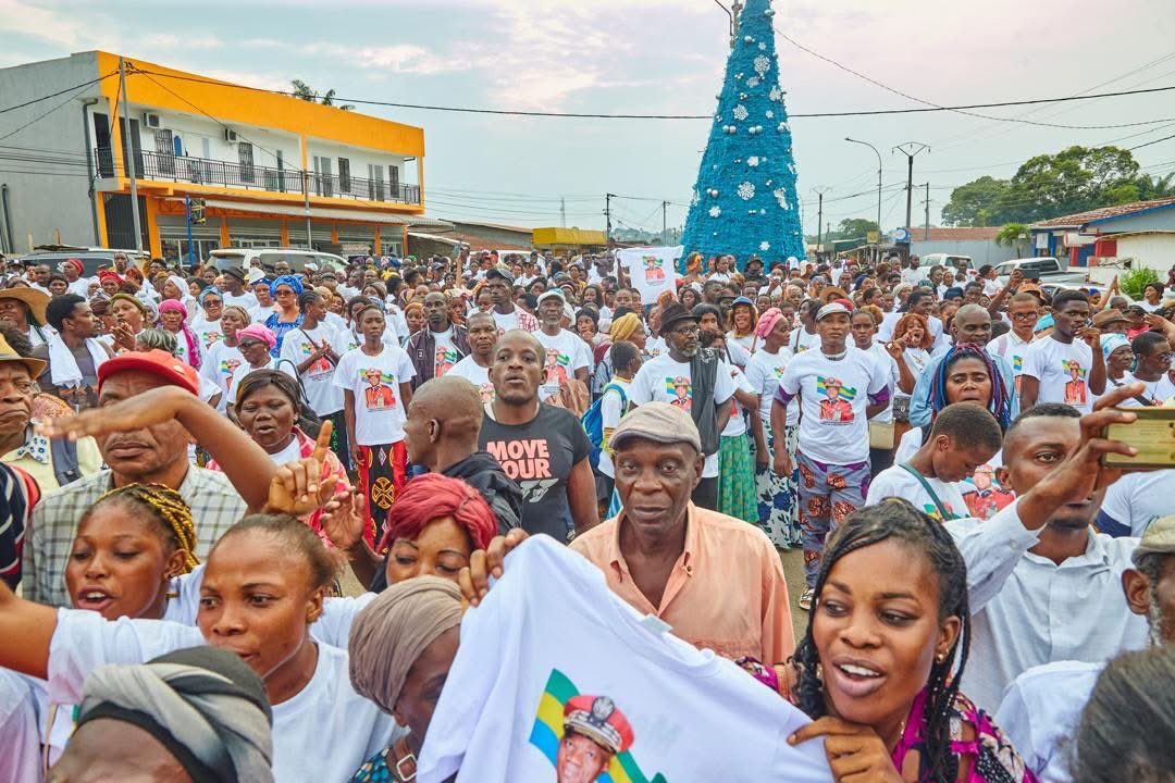 Chers compatriotes , Lambaréné s'est levée ce 2 mars  pour exprimer sa fierté et son soutien inébranlable à Son Excellence, le Président de la Transition, <a href="/oliguinguema/">Brice Clotaire Oligui Nguema</a> .