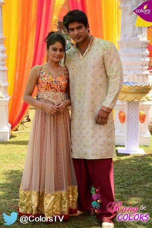 Pooja_bhardwaj2's tweet photo. Anandi and Shiv are a holi celebration. The time when the festival used to be fun. #SidharthShukla #Anandi #shiv #toralrasputra #balikavadhu https://t.co/ndtOCzn2YV