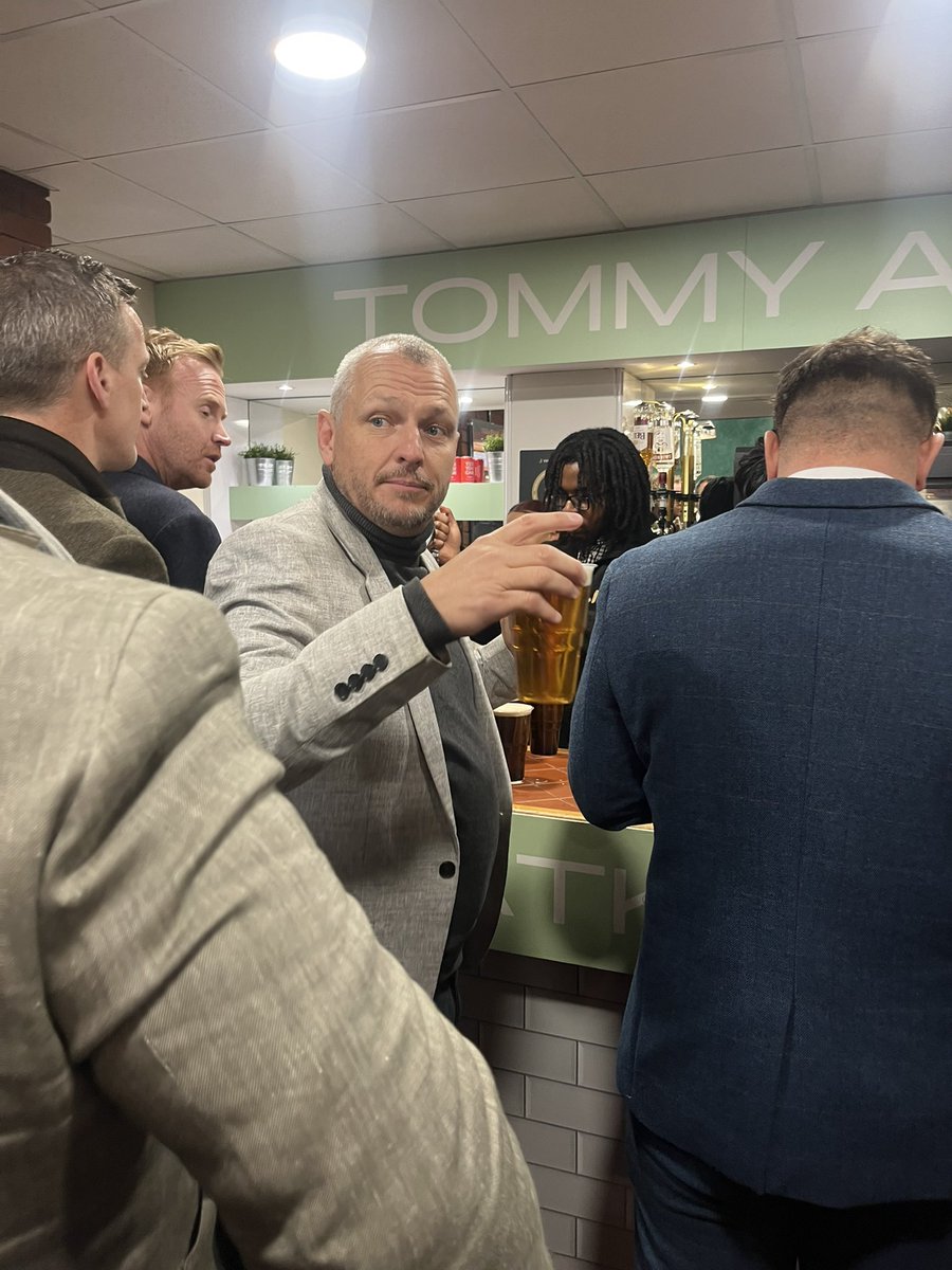 BREAKING NEWS | 🔴⚫️

For the first time ever, joint-manager Lee Ashforth has got a round in…👀

What a man! 🙌