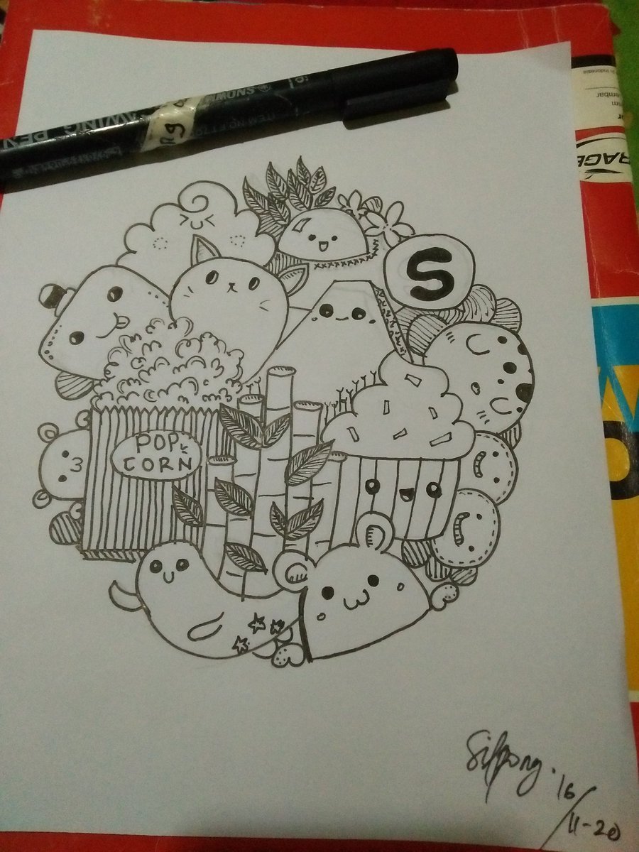 macchiatooooo_'s tweet photo. Kangen kerja di kaefsi hiks. Makan ayam setiap hari, makan es krim kaefsi, bisa produktif gambar dudel gitu, pulang malem sendirian jalan kaki sambil dengerin musik. Uwaooow https://t.co/PCnS5fNzho