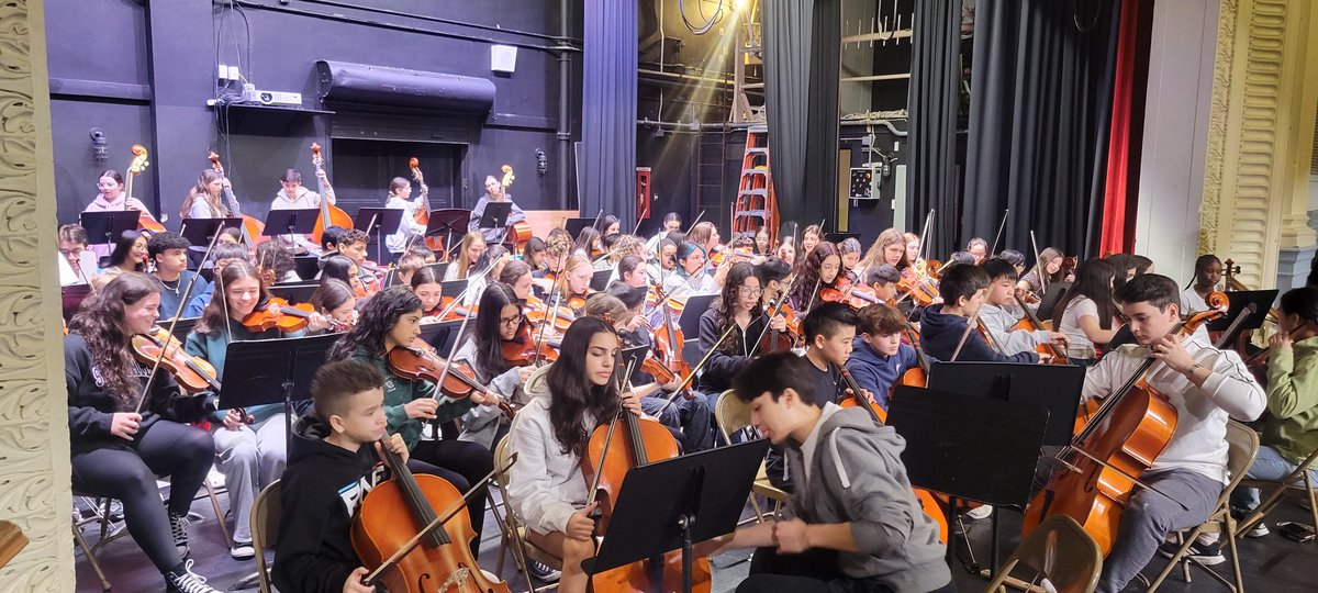 MineolaFineArts (@mineolafinearts) on Twitter photo 7th grade orchestra and 11-12 orchestra working together and building relationships. The power of music. #MineolaProud <a href="/MineolaMS/">Mineola Middle School</a> <a href="/mineolahs/">Mineola High School</a> <a href="/MineolaUFSD/">Mineola UFSD</a> 7th grade orchestra and 11-12 orchestra working together and building relationships. The power of music. #MineolaProud <a href="/MineolaMS/">Mineola Middle School</a> <a href="/mineolahs/">Mineola High School</a> <a href="/MineolaUFSD/">Mineola UFSD</a>