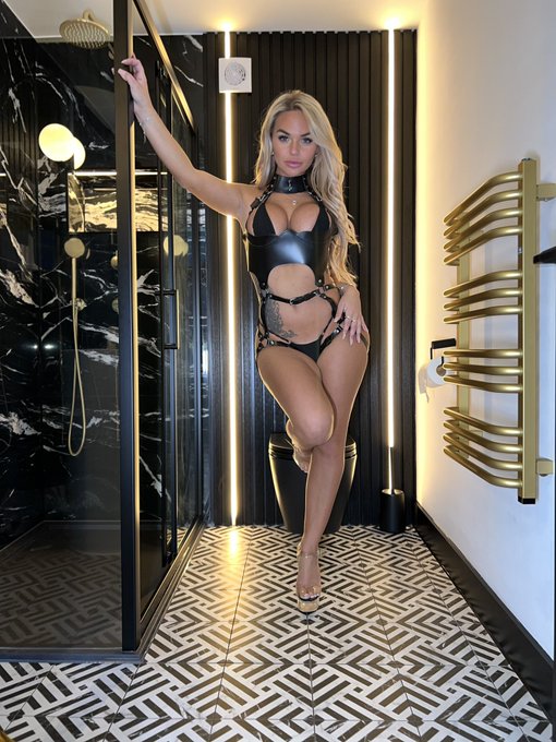 Watch ✖️EMILIE-RAE✖️'s leaked NSFW photo on TwXstars