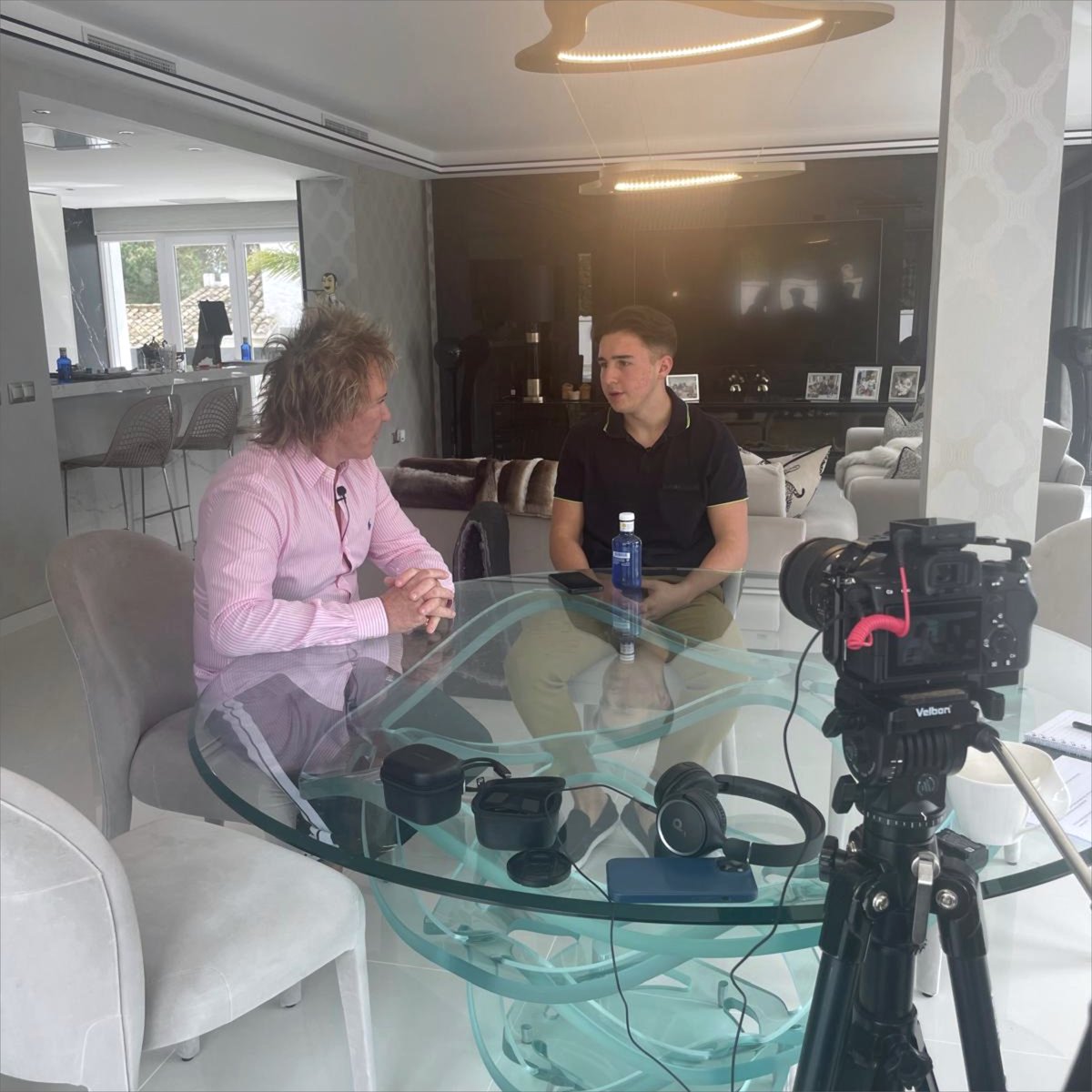 CharlieM_OBE's tweet photo. Had a great chat with Mitchell Carling on the Bossing It Podcast! 🎙️

At 17, he's already smashing it. Left school at 16, joined the family business, and turned around a bar in Benalmadena. Now he's running PTR Hospitality & hunting new venues! We talked mindset, setbacks, and the plans for WeFix. 

The team landed in Malaga this morning to film, and they’re off to another country this evening. Stay tuned for the episode it’s coming soon! 👀
https://t.co/pY9sz5IftU