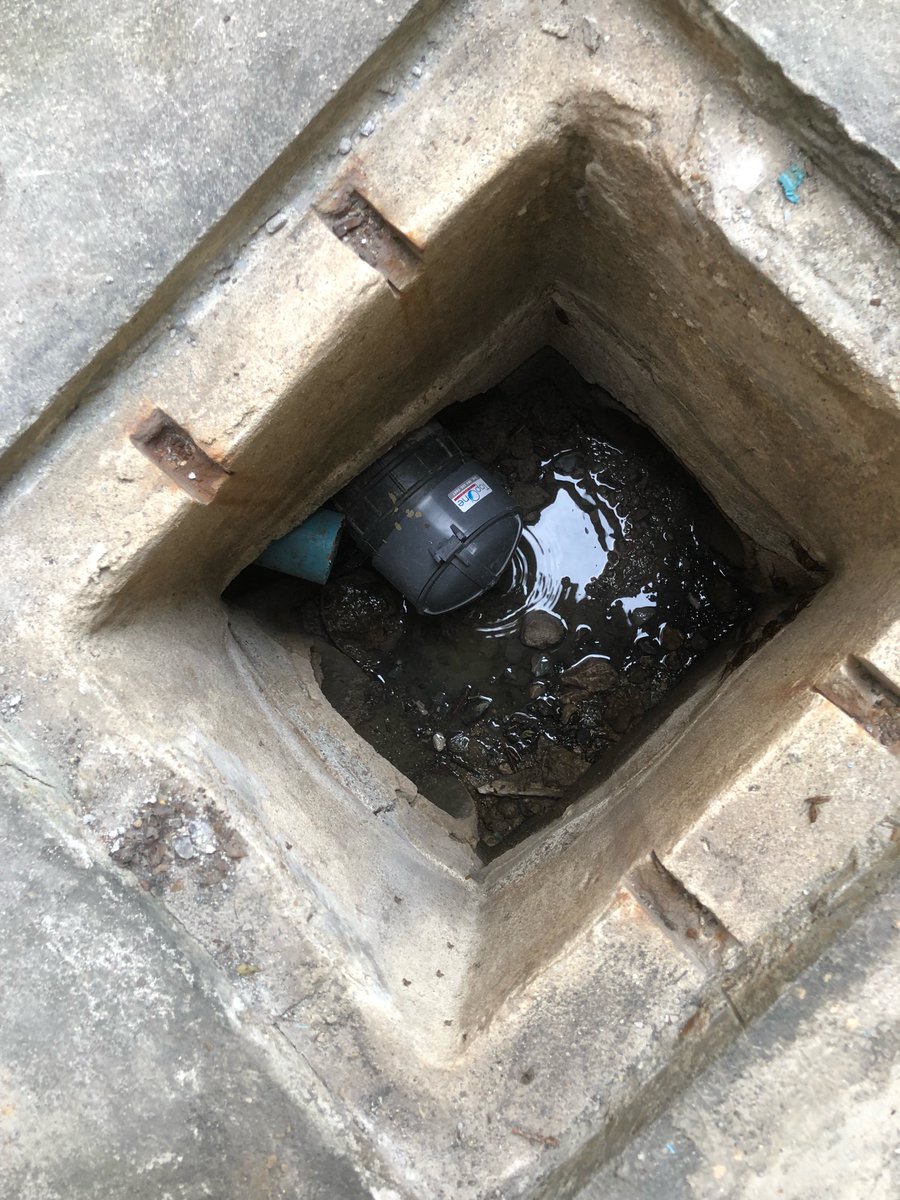 งานใส่ฝากครอบกัน งู แมลงสาบในลูกค้าอันนี้เป็นไซน์เดียวกันกับงานรีโนเวทห้องน้ำแถวบางบัวทองนะ.. ปิดแบบนี้ไม่มีอะไรเข้าได้แน่นอน 👍🏼 #งานรีโนเวท #รีโนเวทห้องน้ำ #งานต่อเติม #homemake