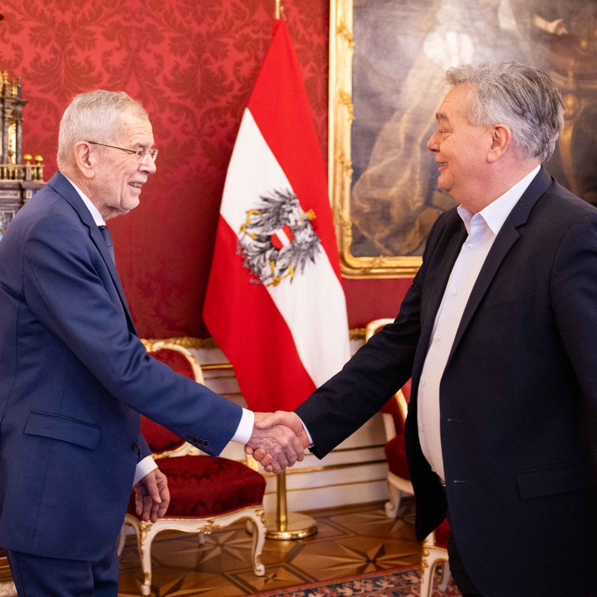 Gerade in Phasen großer Veränderung geht es darum, gemeinsam Verantwortung zu übernehmen – das gilt für Regierung und Opposition gleichermaßen. Jetzt geht es ums Kooperieren im Sinne des Staatsganzen.

Ich danke Klubobmann Werner Kogler für das konstruktive Gespräch. (vdb)