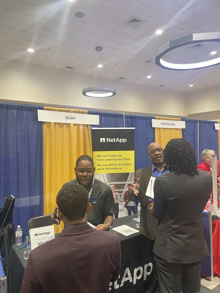 LifeAtNetApp's tweet image. We’re honored to receive the Handshake Early Talent Award for the second year in a row! At @NetApp we engage with early career talent, foster real relationships, and champion growth from day one. 

bit.ly/3VFV0nM
#LifeAtNetApp #S3Academy #NetAppNetLife #EarlyTalentAwards