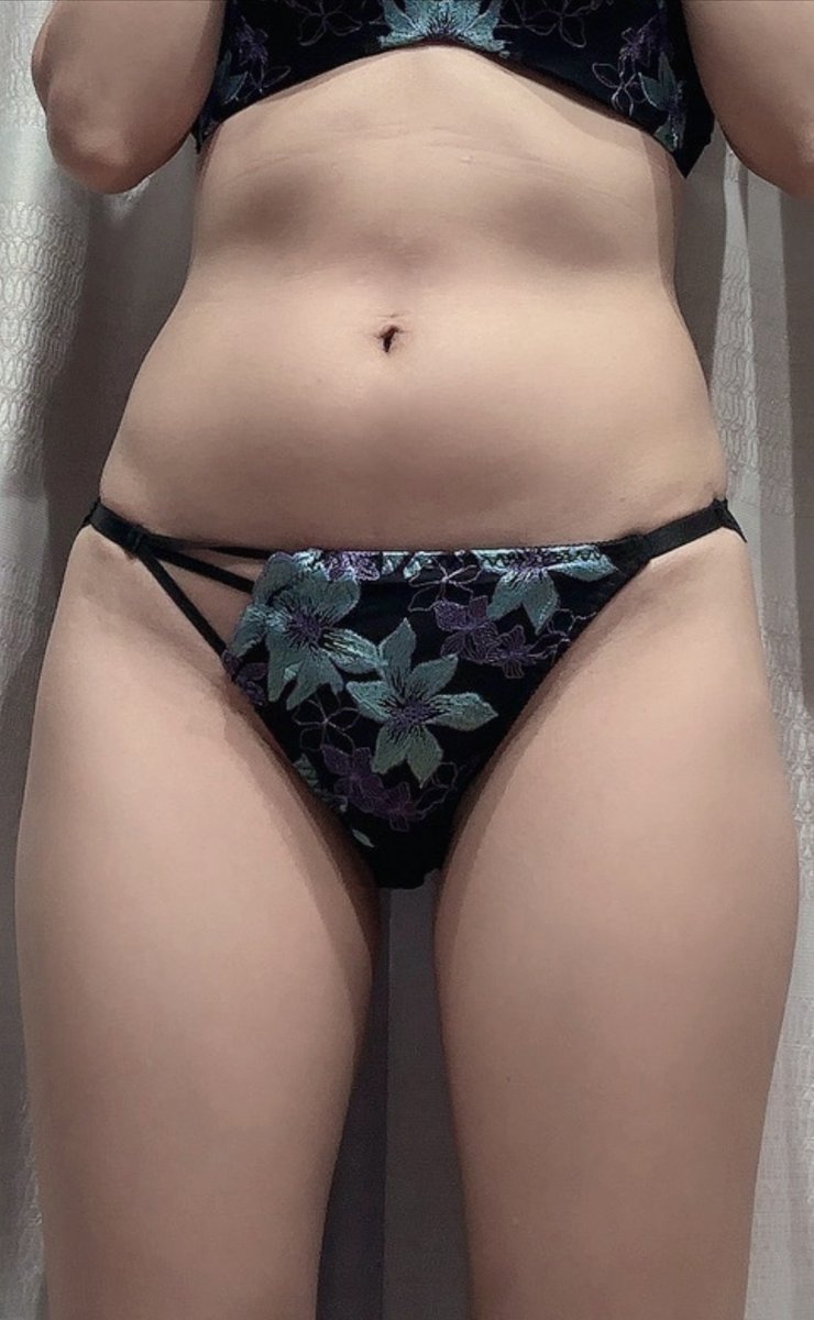 オバサンのアソコ見てみませんか？  

物好きな方いませんか？  

見たい人がいたら、  
♡とリプ「アワビ」でお願いします！