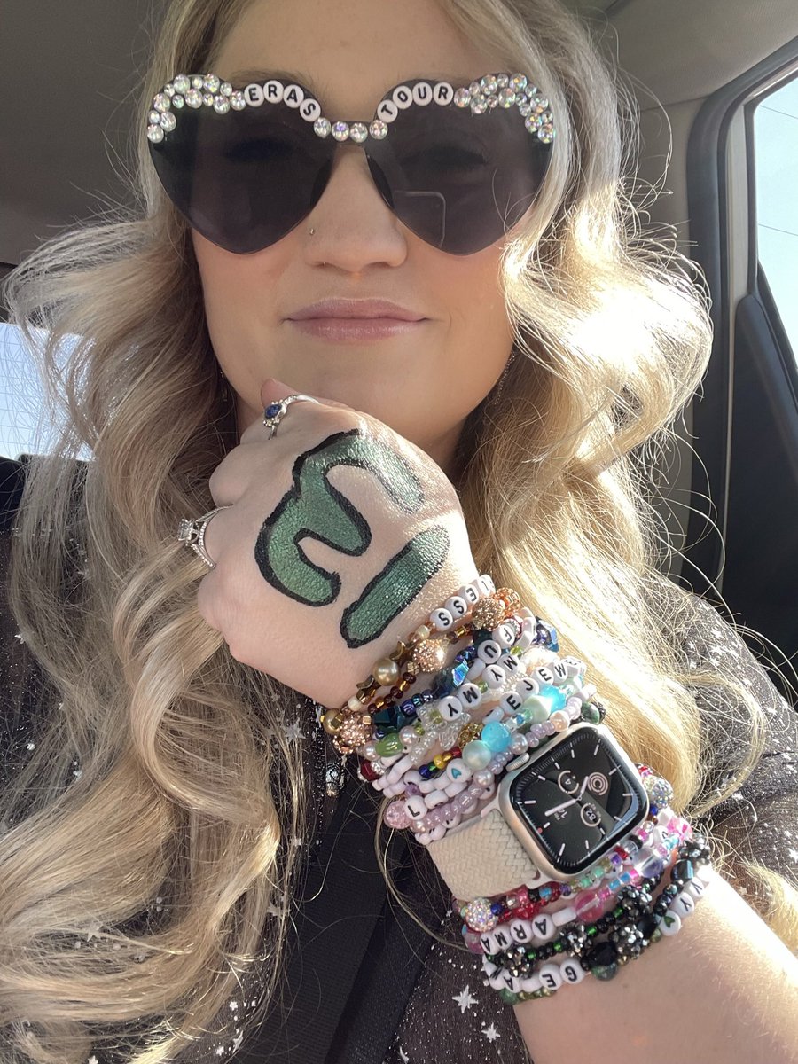 cara_setters13's tweet photo. @taylornation13 https://t.co/kFifQ5WzJO