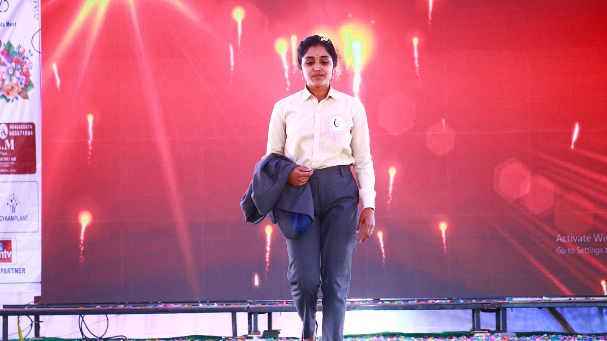 sr_university's tweet photo. The School of Business hosted Vyuha 2025 – National Level Management Fest. As a part of Vyuha student's ramp walk stole the spotlight with stunning performances, as participants impressed the audience with their style, confidence, and charisma. 

#SRU #SRUniversity #University https://t.co/qdcjhrLpYI