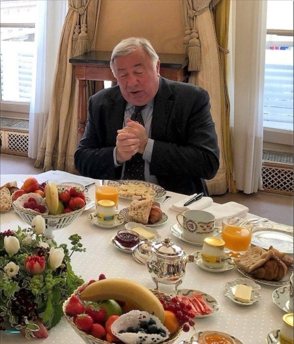 <a href="/RTLFrance/">RTL France</a> <a href="/gerard_larcher/">Gérard Larcher</a> <a href="/ThomasSotto/">Thomas Sotto</a> ... "Tu l'as dit bouffi" ! 😏 ...