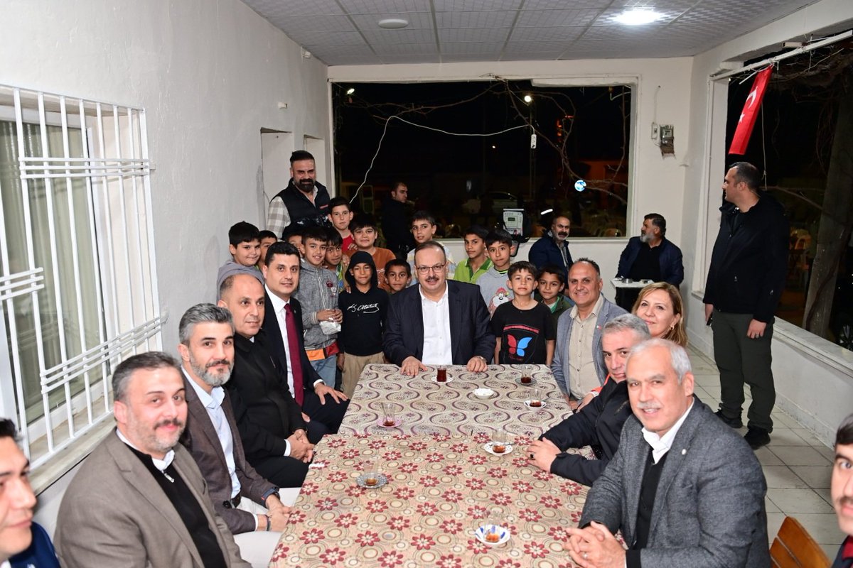 Vali <a href="/YakupCanbolat/">Yakup CANBOLAT</a>,

Bu akşamki iftar programında;

Efeler ilçesi Kocagür Mahallesinde vatandaşlarımız ile bir araya geldi.