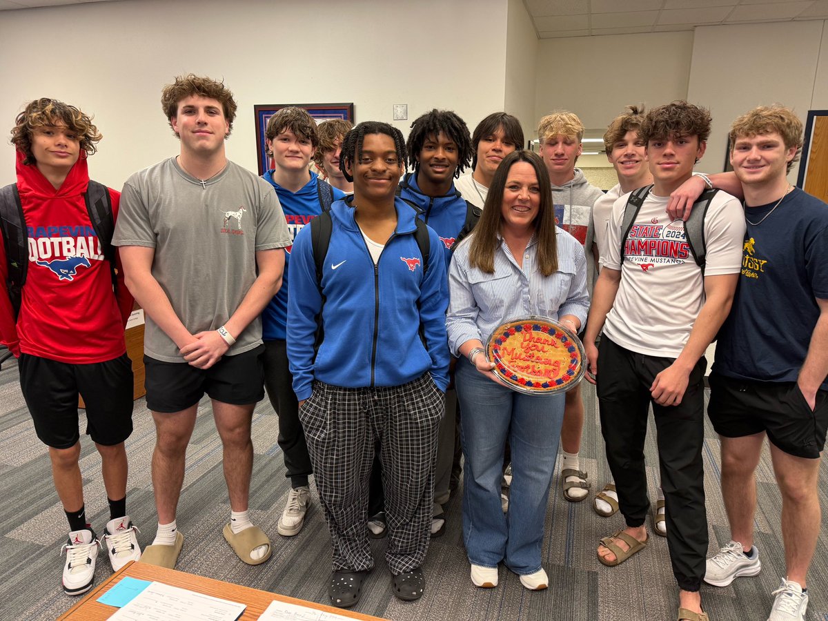Jailen Holmes (@durag_jay2) on Twitter photo Thank you Principals (Mrs.Smith and Dr.Fingers) for all you do to keep this school the best it can be!!!!
<a href="/coachrsmith12/">Coach Ryan Smith</a> <a href="/GHSMustangsFB/">GHSMustangsFootball</a> #stangcomp106 Thank you Principals (Mrs.Smith and Dr.Fingers) for all you do to keep this school the best it can be!!!!
<a href="/coachrsmith12/">Coach Ryan Smith</a> <a href="/GHSMustangsFB/">GHSMustangsFootball</a> #stangcomp106