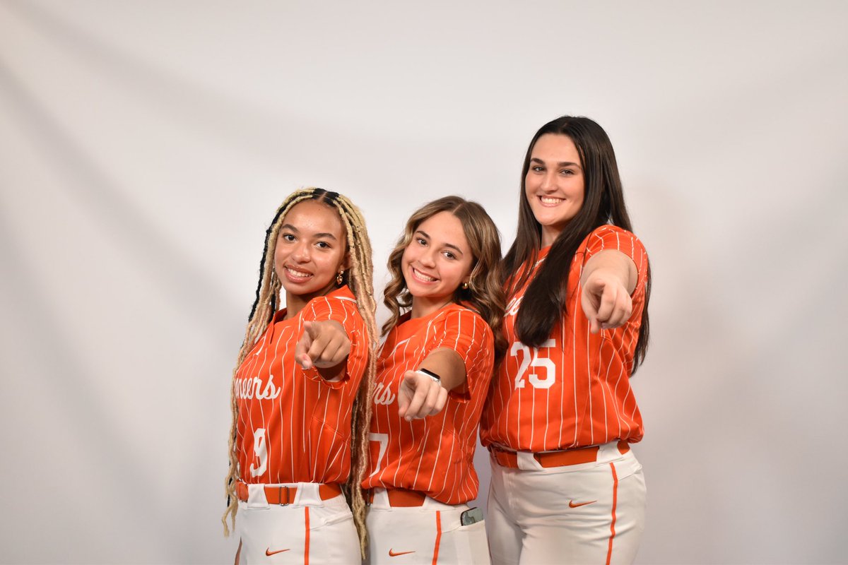 Olentangy Orange Softball 🥎 (@orangesball) on Twitter photo Media Day 2025 🔥🧡 <a href="/OOHSSportsLive/">Orange Sports Live</a> Media Day 2025 🔥🧡 <a href="/OOHSSportsLive/">Orange Sports Live</a>