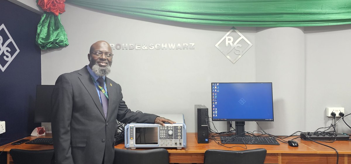 noqhy's tweet photo. The dream that started 3 years ago, is today a reality. The new RF and Microwave Research Centre and Teaching Lab, made possible by @RohdeSchwarz, @keep_knust, @ipo_knust, @KNUSTGH @telesa #Collegoe_of_Engineering_KNUST. We are grateful. https://t.co/SjAdMUzhaw
