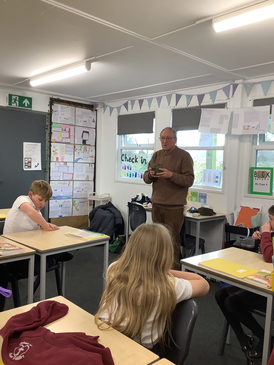 Amazing lecture from Professor Steve Sparks this afternoon. 
A volcanologist, Steve shared some stories, experiments and answered our inquisitive questions. What a great opportunity! 🌋
<a href="/StAnnes_EHS/">Emma Hardy Smith @ St.Anne’s</a> <a href="/FHuntStAnnes/">Fern Hunt</a>