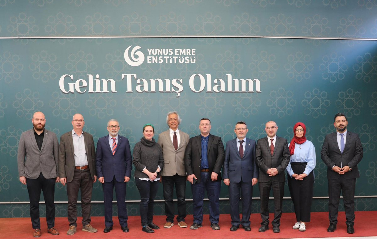 Enstitümüz, yürütmüş olduğu Türkoloji Projesi’ni geliştirme çalışmaları kapsamında, Türkiye’deki yedi üniversitenin Türkiyat Araştırmaları Enstitüsü müdürleriyle bir araya geldi. 

Toplantıda, proje hedefleri ve iş birliği olanakları ele alındı. 

#YunusEmreEnstitüsü #Türkoloji