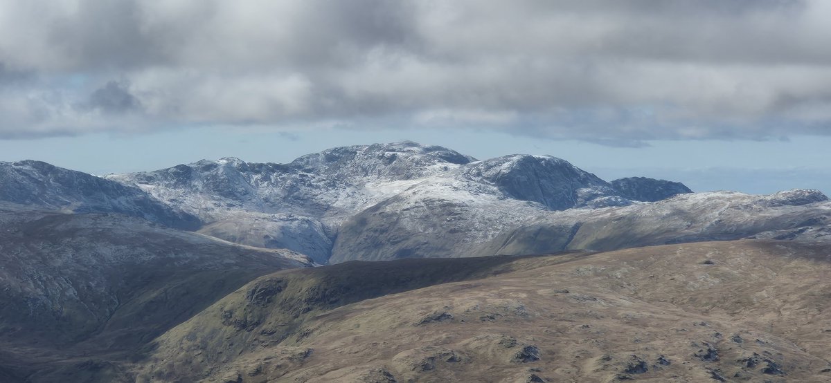 LakesWeather's tweet image. A long view of #scafellpike showing the extent of the snow cover. Paths becoming icier beneath walkers feet so carrying #microspikes would be a sensible addition to your rucksack #summitsafely Zac