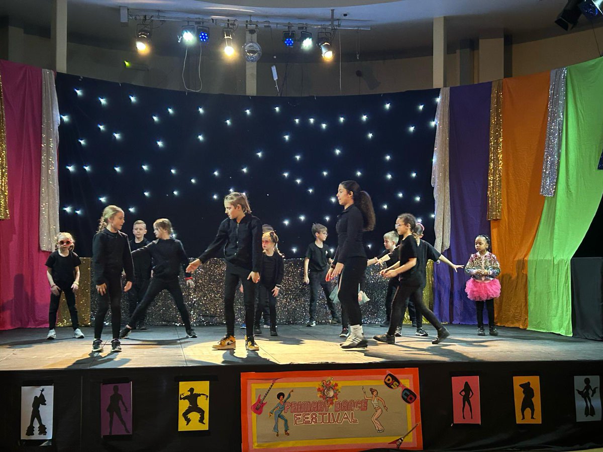 Norbridge_PE's tweet image. What a SHOW! 🪩 we loved every minute of todays Dance Festival thank you @OaksPe for such a fabulous event as always, and a huge CONGRATULATIONS to our incredible 2025 Norbridge Dance Team 👏🏻👏🏻👏🏻👏🏻
