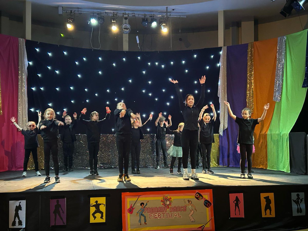 Norbridge_PE's tweet image. What a SHOW! 🪩 we loved every minute of todays Dance Festival thank you @OaksPe for such a fabulous event as always, and a huge CONGRATULATIONS to our incredible 2025 Norbridge Dance Team 👏🏻👏🏻👏🏻👏🏻
