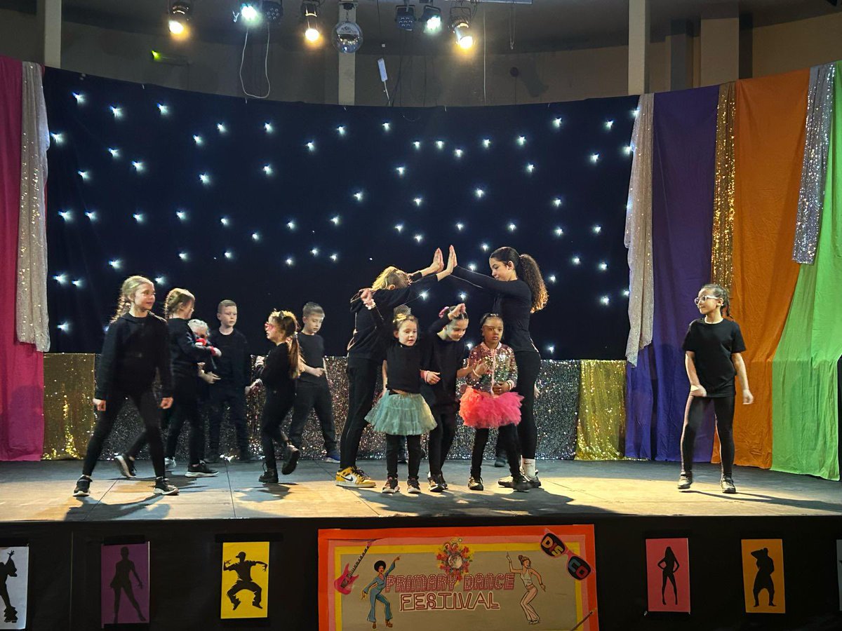 Norbridge_PE's tweet image. What a SHOW! 🪩 we loved every minute of todays Dance Festival thank you @OaksPe for such a fabulous event as always, and a huge CONGRATULATIONS to our incredible 2025 Norbridge Dance Team 👏🏻👏🏻👏🏻👏🏻