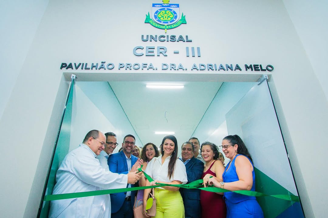 #TBT de um dia histórico! Há 1 ano, entregamos a ampliação do CER III , reforçando o cuidado com a reabilitação física, auditiva e intelectual. Na ocasião, o governador Paulo Dantas também assinou o decreto do novo regime de trabalho para os professores de dedicação exclusiva. 💚
