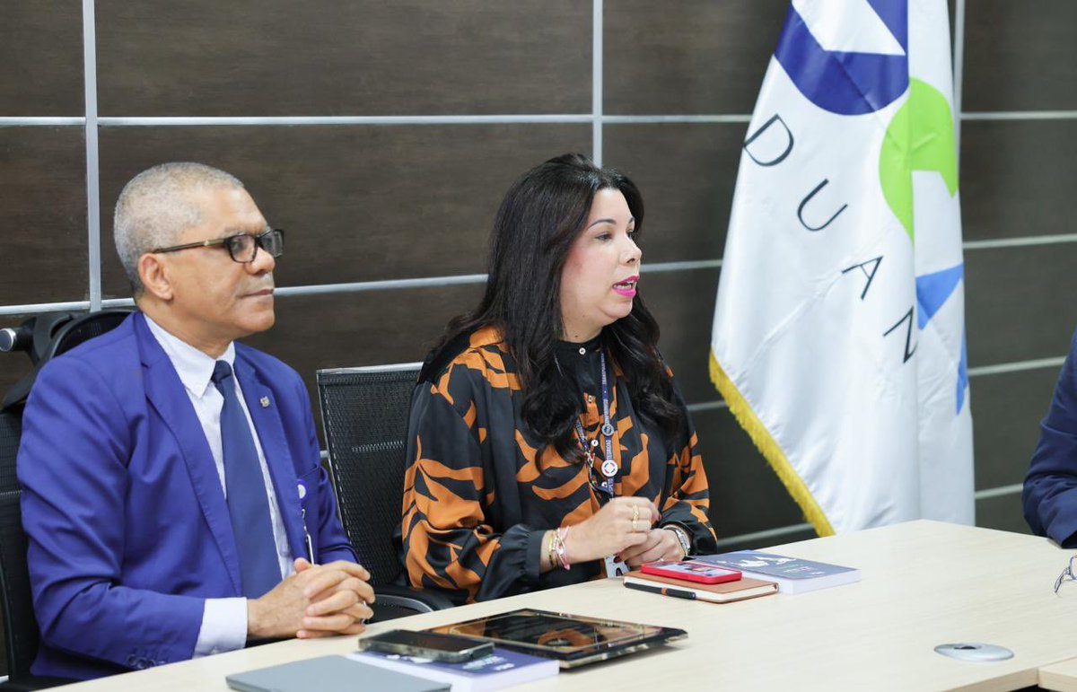 aduanard's tweet photo. Nos reunimos con representantes de los agentes de las aduanas de más de 15 países. Durante la reunión se presentó una exposición sobre el contexto comercial de #RD por parte del gerente de Estudios Económicos, Amaury Vélez. #AduanasRD #ASAPRA https://t.co/VdcQ6oFUZd
