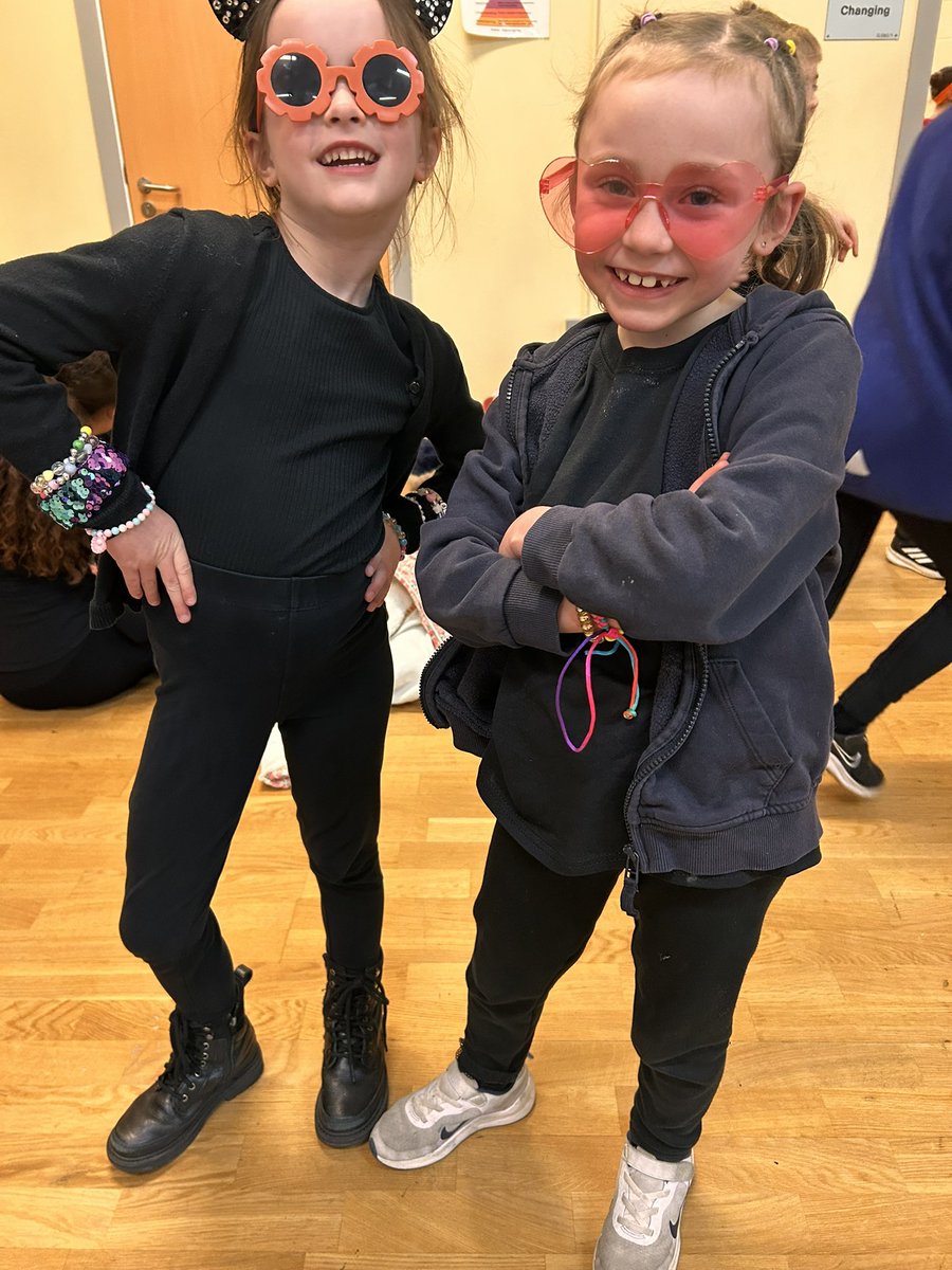 Norbridge_PE's tweet image. Backstage fun from our amazing Dance Team 😎👯‍♂️🪩🌟